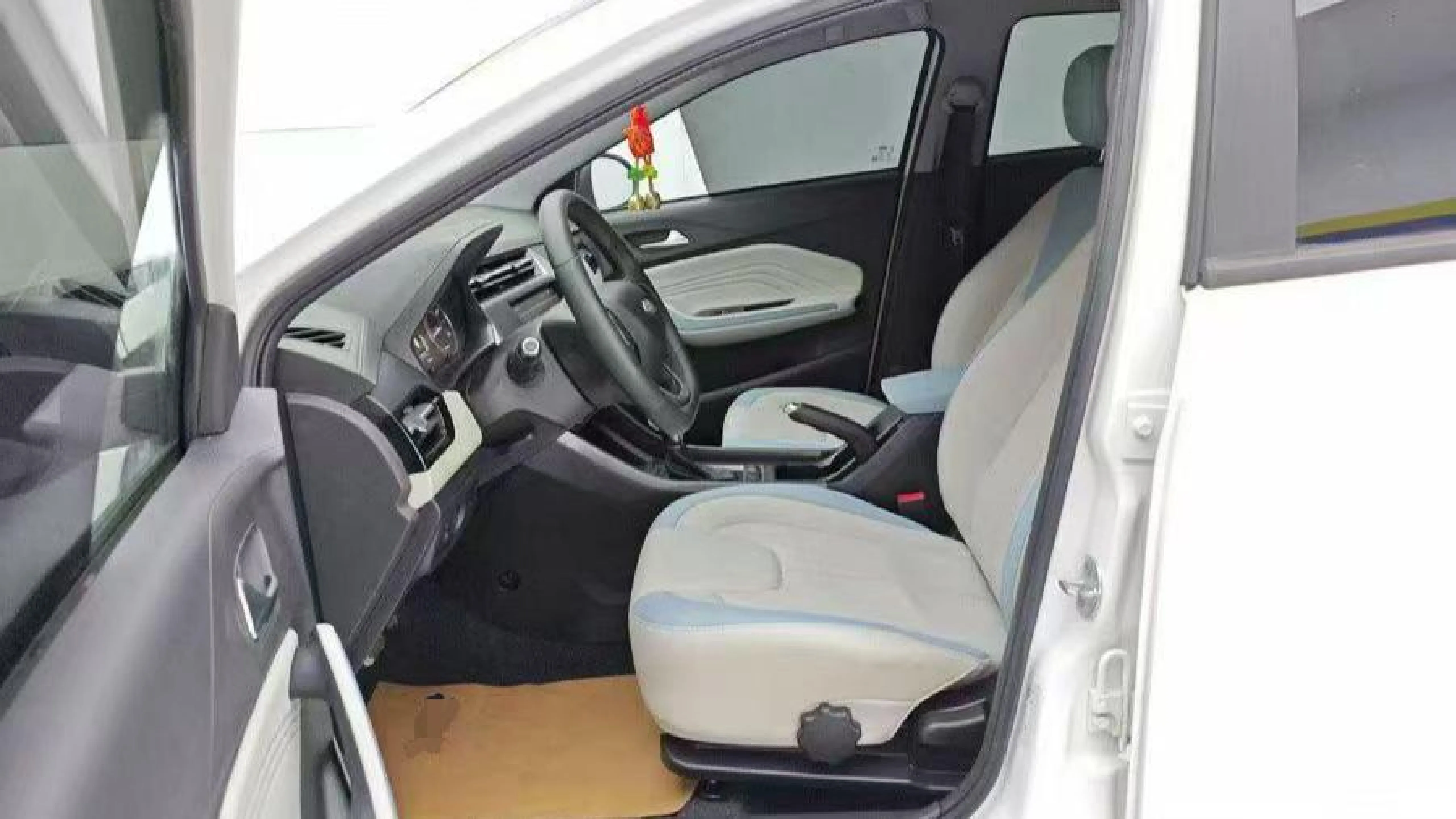 奇瑞瑞虎3x 2022款 PLUS 1.5L CVT 时尚版_20260327104909_10.png