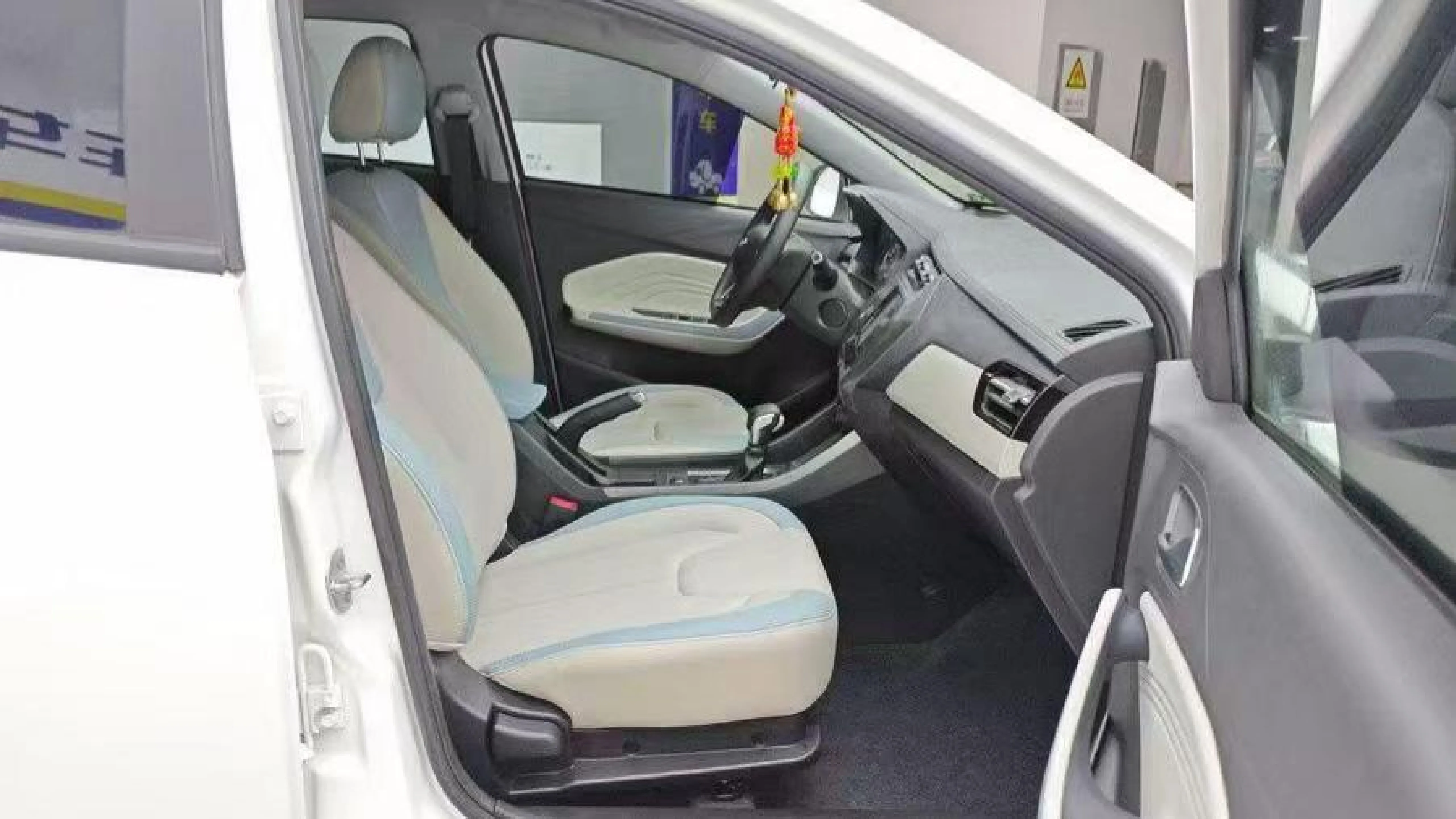 奇瑞瑞虎3x 2022款 PLUS 1.5L CVT 时尚版_20260327104909_08.png